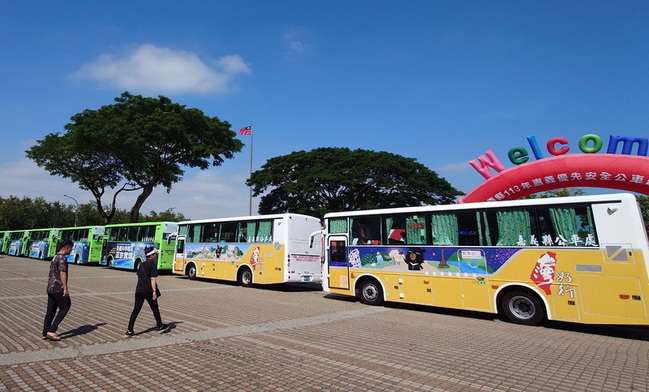 嘉縣購8公車安裝駕駛輔助系統 可偵測距離保護行人 | 華視新聞