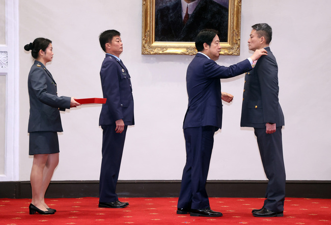 總統主持11月將官晉任 強調續推國防改革堅強戰力 | 華視新聞