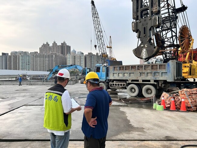 康芮颱風來襲 高市府巡查建築工程防颱措施 | 華視新聞