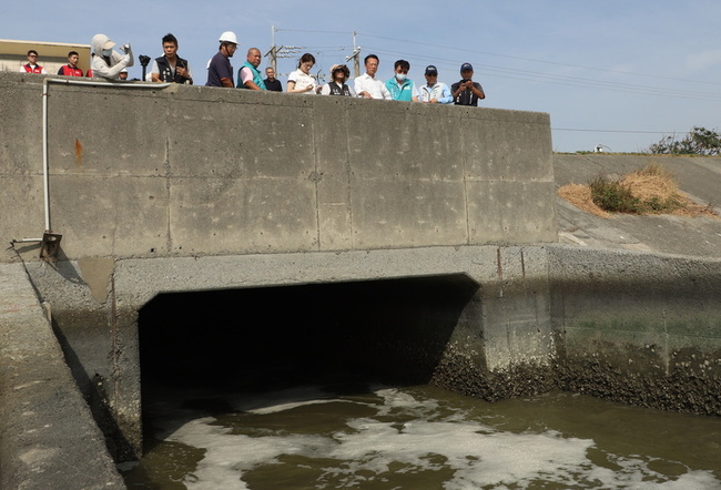 颱風來襲 嘉縣調度移抽水機排空滯洪池嚴陣以待 | 華視新聞