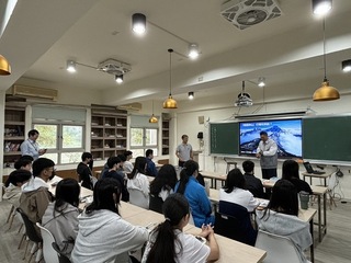 陽明交大合作世界先進 設計高中半導體數位課程