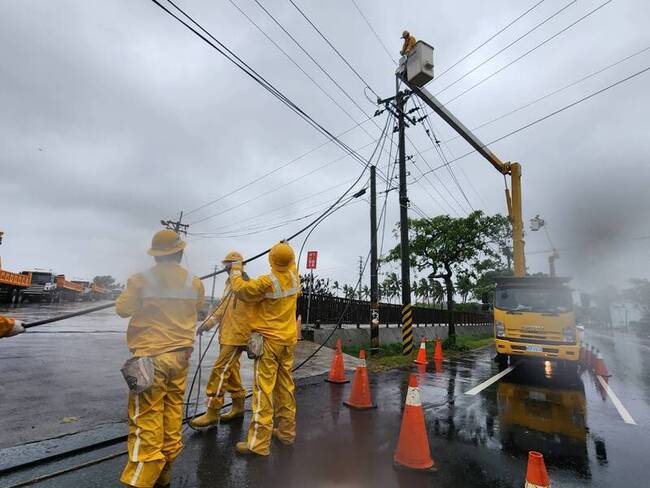 台南沿海10級強風  5行政區逾6000戶一度停電 | 華視新聞