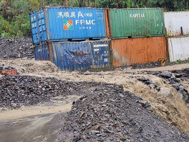 颱風康芮逼近 南投力行產業道路土石流交通中斷 | 華視新聞