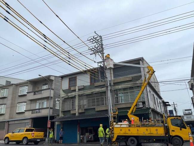 颱風康芮襲台 高雄大寮、永安、茄萣等上千戶停電 | 華視新聞