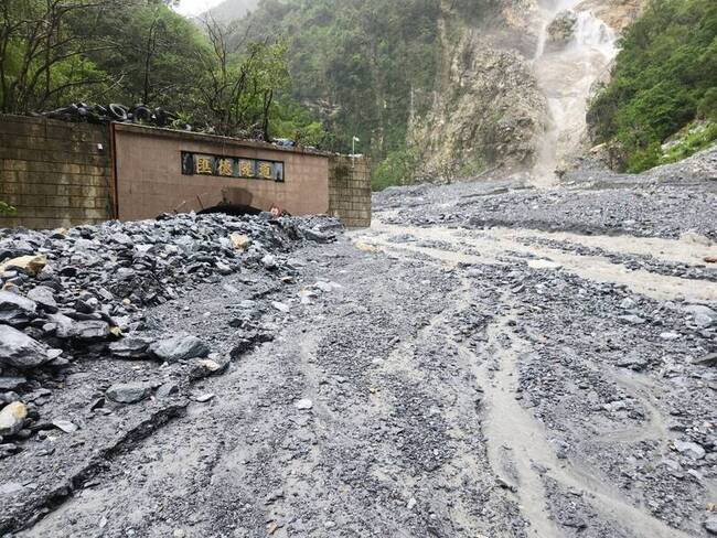 蘇花路廊匯德隧道北口坍方  拚11/2中午搶通 | 華視新聞