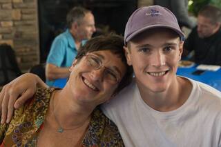 美選芬太尼危機攻防 母親們痛失愛子挺身而出