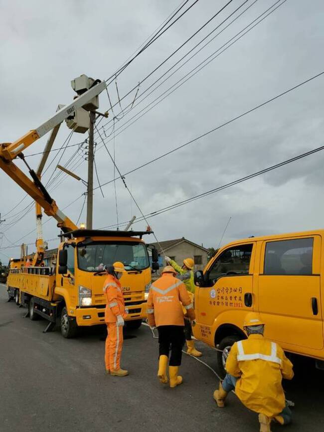 雲林仍6380戶停電 11校停電不停課 | 華視新聞