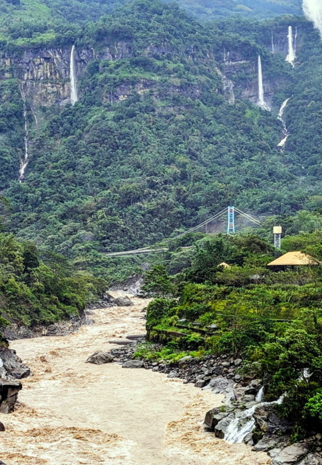 颱風後嘉義達娜伊谷現瀑布大景  遊客上山留意安全 | 華視新聞