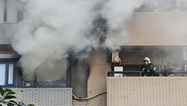 板橋大樓起火百餘警消搶救  幸無人傷亡 | 華視新聞