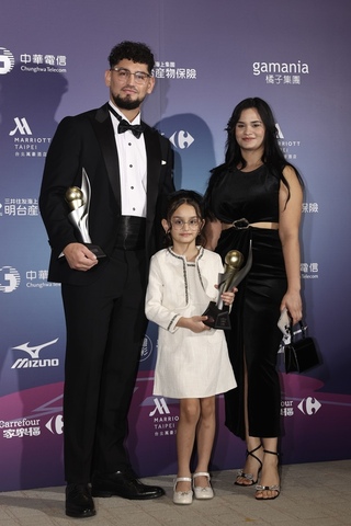 勝騎士盛裝出席中職頒獎典禮 享受在台灣時光