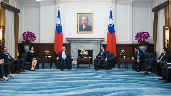 林信義出席APEC  女兒林玟萱同行展開柔性外交 | 華視新聞