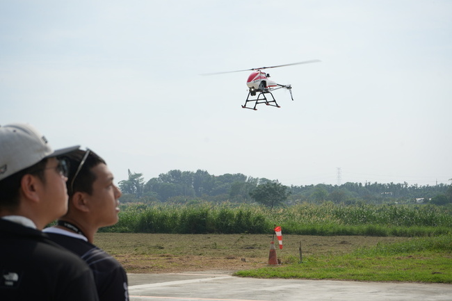 屏東推廣無人機  仿C-119運輸機隊演出重溫回憶 | 華視新聞