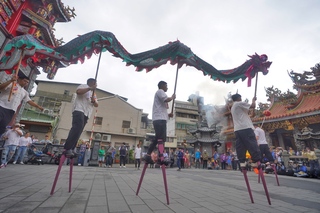 眾神龍齊聚士林 2024鬥陣趣熱鬧搖首擺尾