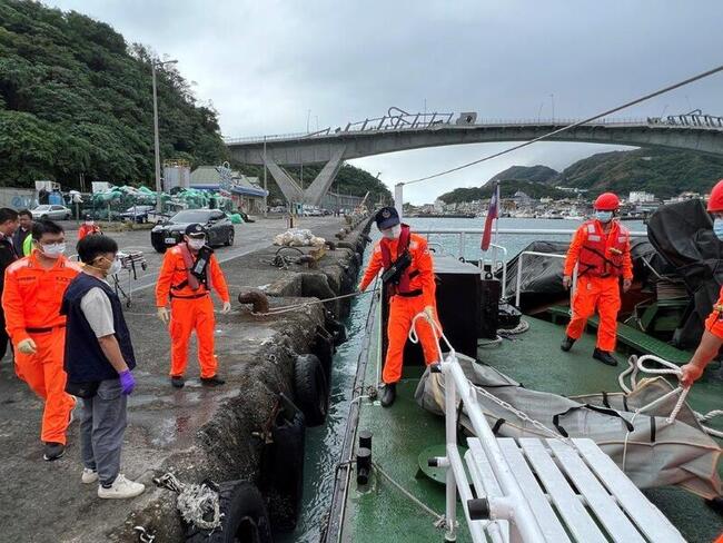 宜蘭大福海域驚見女浮屍  左手配戴手錶與鐵手環 | 華視新聞