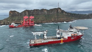 中國貨輪擱淺野柳 估晚間吊掛抽油設備上船