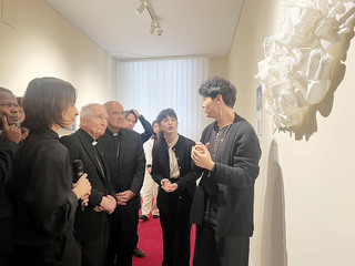 教廷教長參觀台灣AI藝展 虛擬穿梭萬華廟宇