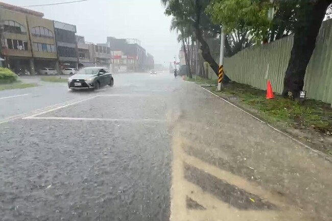 東北季風影響 宜蘭羅東鎮道路一度水淹腳踝 | 華視新聞