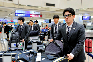 備戰12強B組預賽  日本隊與澳洲隊搭機抵台