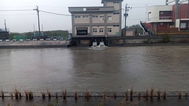 颱風天兔來襲  台南安平累積雨量逾130毫米 | 華視新聞