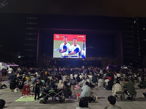 12強棒球賽台日大戰 中市府前廣場逾5千人加油
