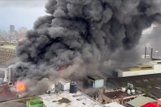 桃園不織布工廠大火獲控制  竄濃煙波及14里空品