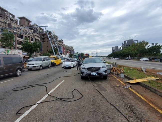 台中向上路連環車禍  疑大貨車煞車失靈釀禍 | 華視新聞