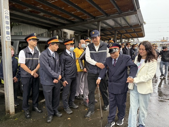 台鐵猝死機車長返宜蘭家鄉 父親：以兒子為榮 | 華視新聞