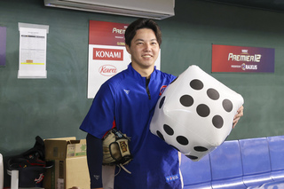 12強預賽郭俊麟表現出色  球迷贈骰子當禮物