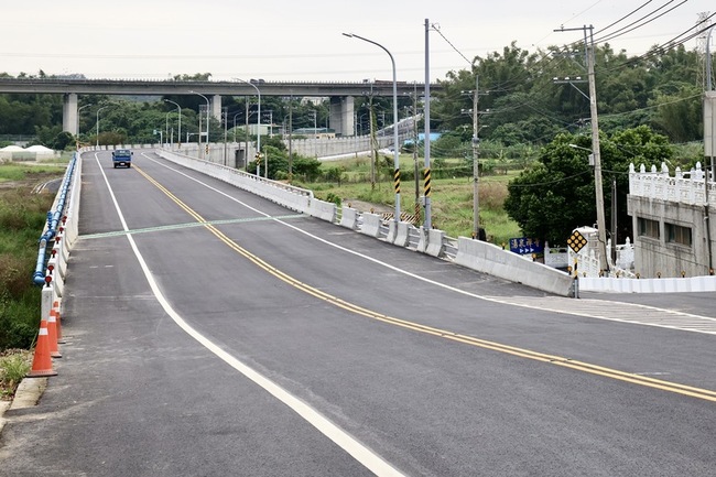 台南官田菩提橋通車 有助產業觀光、改善淹水 | 華視新聞