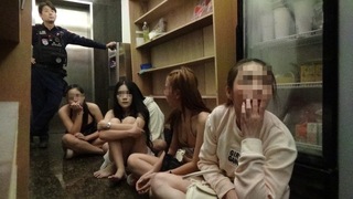 台南某餐酒館泰籍女子脫衣陪酒  警逮22人送辦