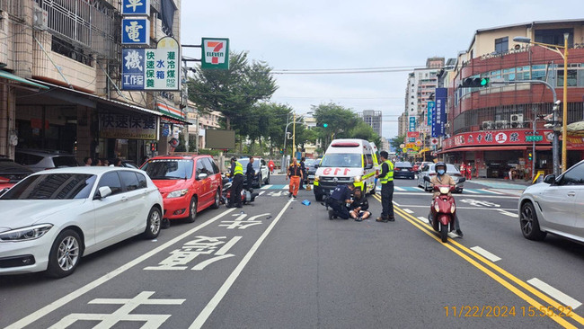 台中2機車碰撞3人倒地  6個月大男嬰送醫不治 | 華視新聞