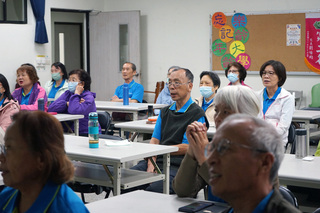 跨越世代科技鴻溝 退休公僕夏春明樂學AI新知