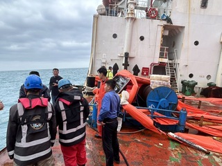 中國貨輪擱淺野柳 有機會11/25開始抽油