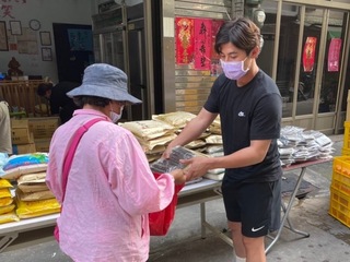 台灣隊長陳傑憲母子投身慈善  微笑溫暖弱勢偏鄉