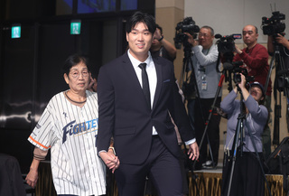 古林睿煬加盟記者會 阿嬤背號有意涵：要呷到百歲