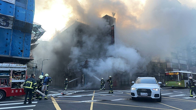 北市濟南路手機店火警竄濃煙 疑鋰電池起火釀禍 | 華視新聞