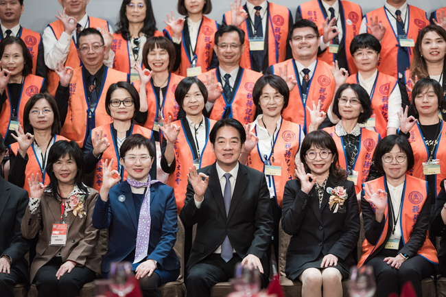 總統：記帳士攸關提高稅務申報正確性 貢獻非常大 | 華視新聞