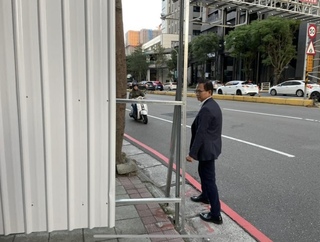 慈雲空橋工程圍籬阻人行道 竹市府：從社區繞行