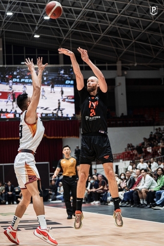 PLG伯朗轟31分打爆獵鷹禁區  領航猿穩居龍頭