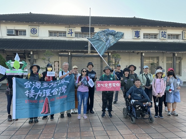 接力護台灣自雲林一路北行 沿途民眾比讚加油打氣 | 華視新聞