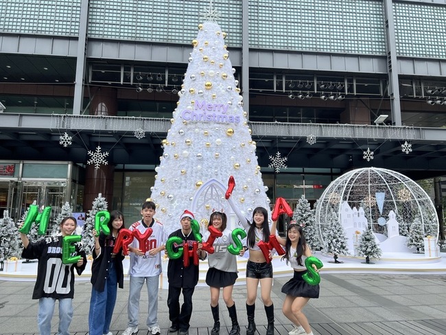 台中耶誕嘉年華將登場  百貨商場耶誕樹先點燈 | 華視新聞