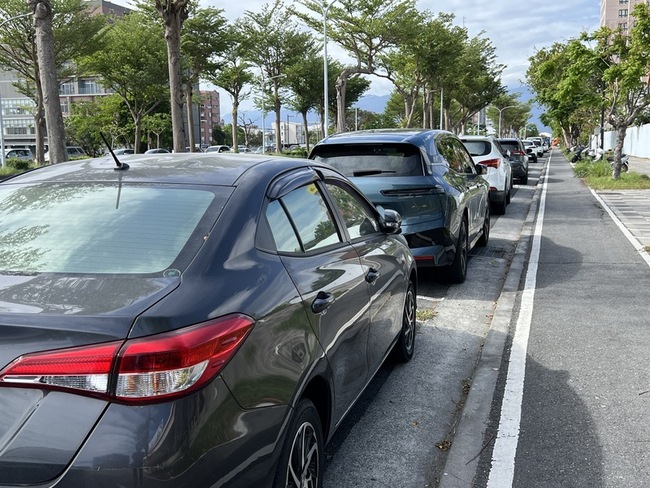 東市四維路2段停車格遭長期霸占  縣府擬採收費 | 華視新聞