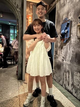 王齊麟邁向下個階段 6位數鑽戒求婚女友陳詩媛成功