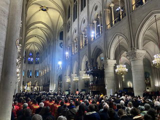 巴黎聖母院之門敞開  重啟儀式兼容傳統與現代