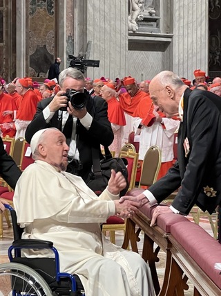 教宗撞傷下巴瘀青  駐教廷使館代賴總統致函問候