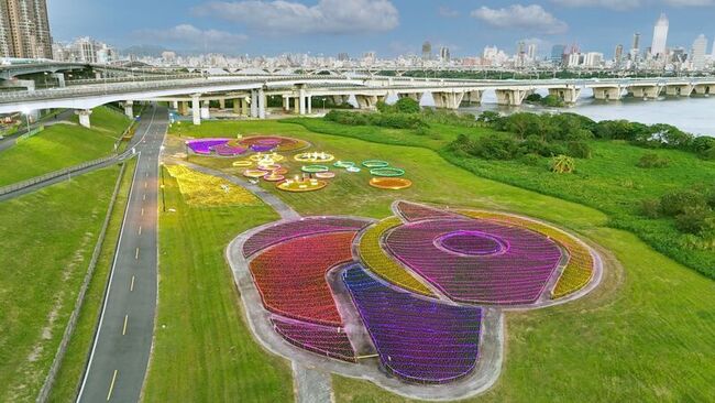 10萬盆花加持 新北三重鴨鴨公園白天花海夜光雕 | 華視新聞