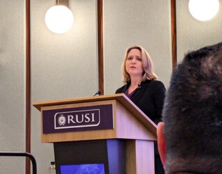 美國防副部長：中國若發動侵略將面臨與俄相似挑戰