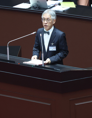 綠委質疑憲法奇怪  何賴傑認同修憲但現行門檻太高