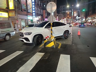 台中北區新設行人庇護島  2個月已13起車輛自撞