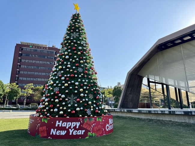 台中豐原葫蘆墩公園設10公尺高耶誕樹 14日點燈 | 華視新聞